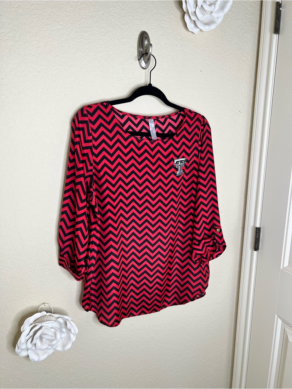 NTM: Texas Tech Red Raiders Bamboo Chevron Pink Black Blouse Roll Tab Large - Picture 6 of 13